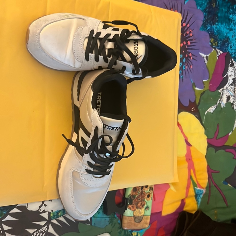 Tretorn sneakers rarely worn with sharp black details!